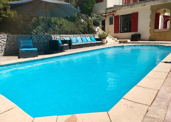 T2 de la Bastide Rouge vue exceptionnelle (180°) sur Aix domaine privé T2 indépendant de 37 m2 avec terrasse exposée plein sud Piscine 10 X 5